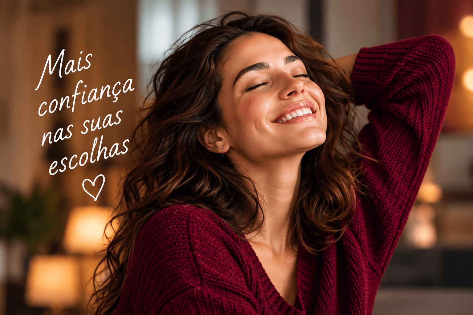Mulher sorrindo, com luz natural